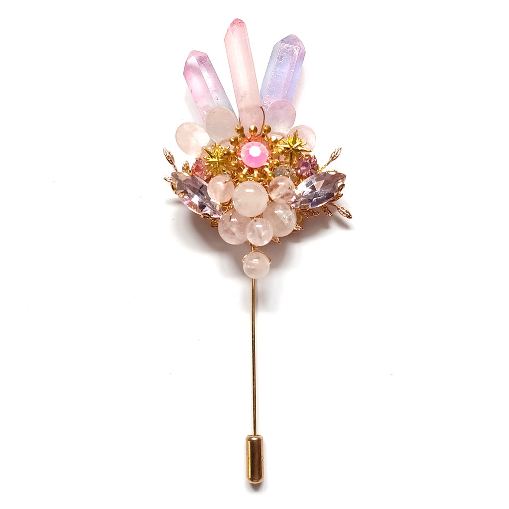 ベリル家の三色結晶ブローチ