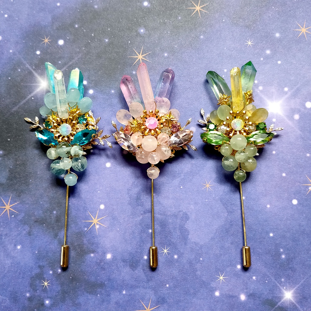 ベリル家の三色結晶ブローチ