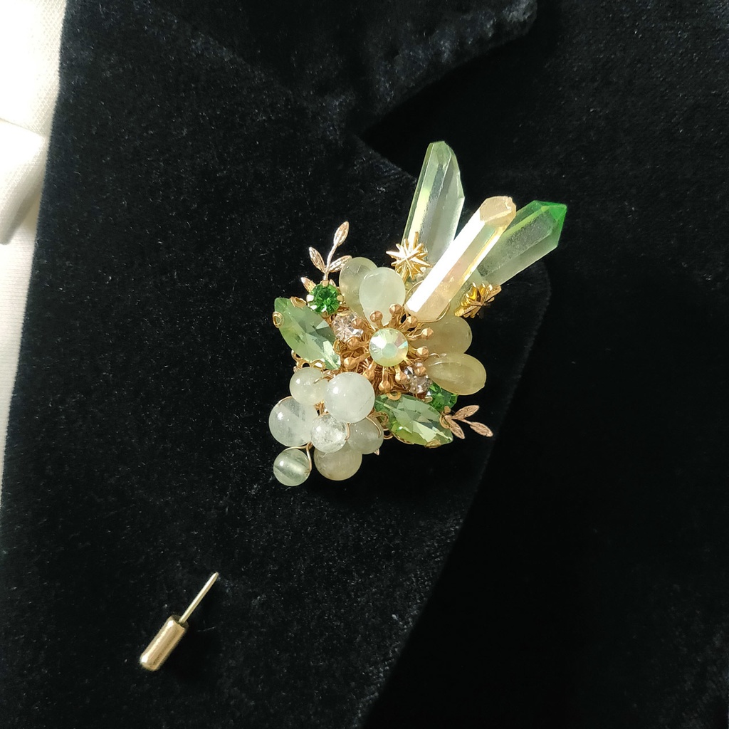 ベリル家の三色結晶ブローチ