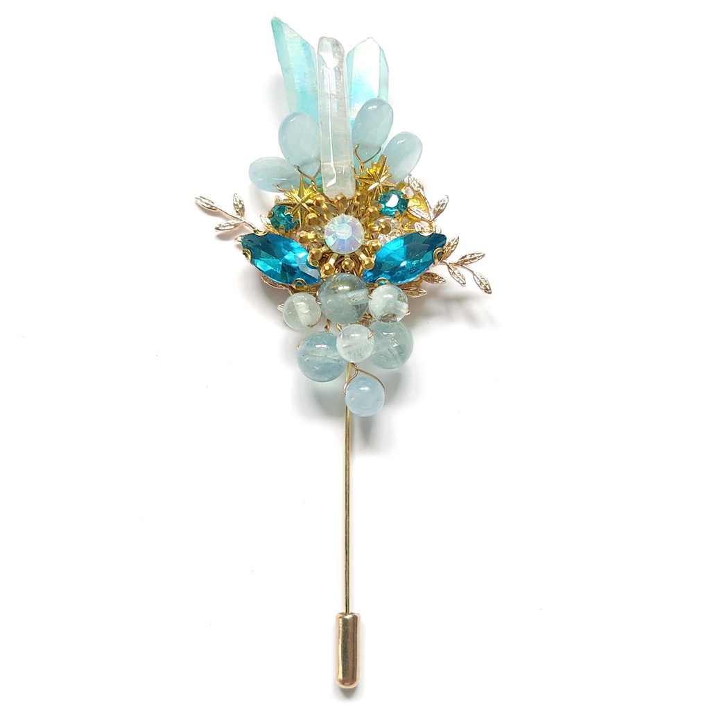 ベリル家の三色結晶ブローチ