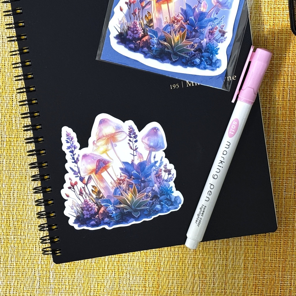 夜の森のキノコ ダイカットシール|ファンタジー風イラストステッカー