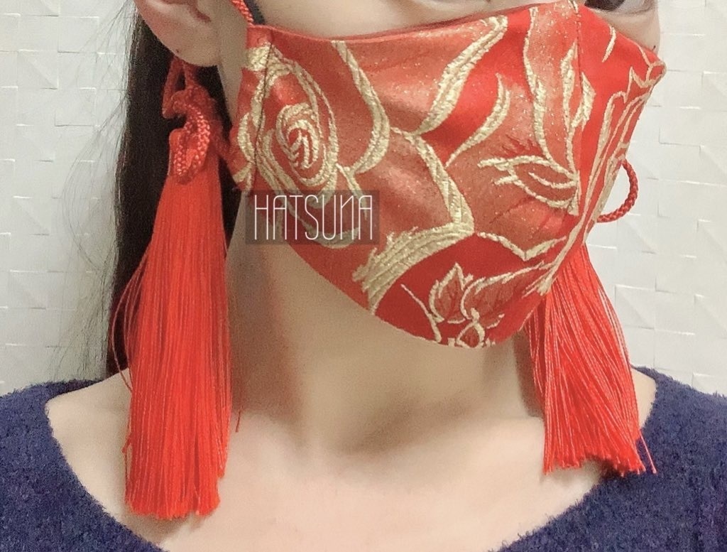 ❣️Xmas &年末限定❣️個性的👗立体布マスク【シート入れポケット付き】