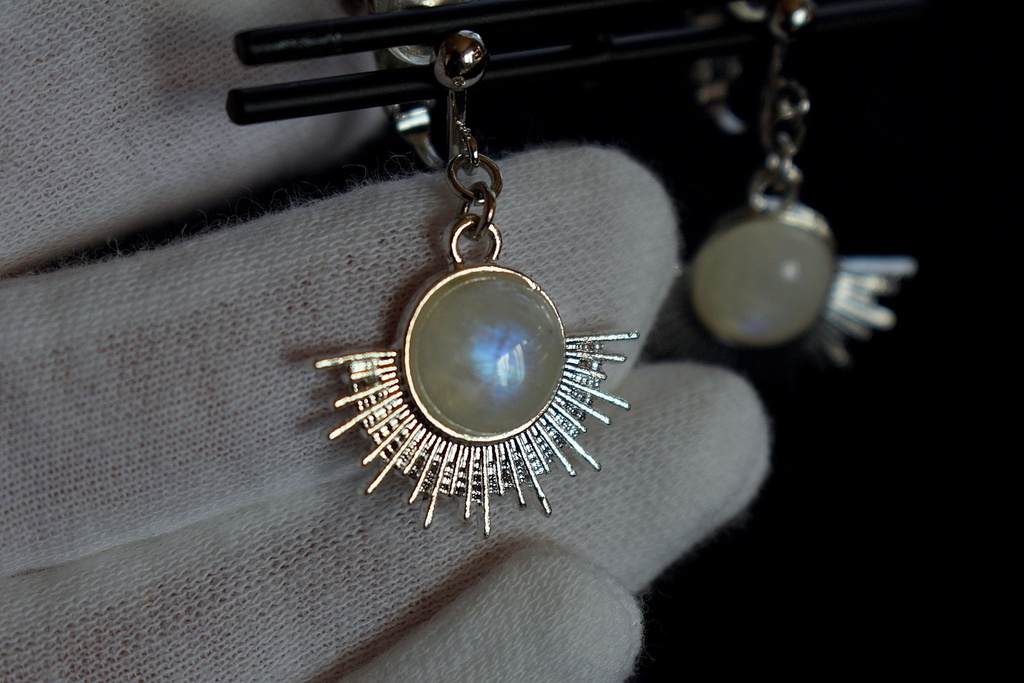 夜明けのイヤリング