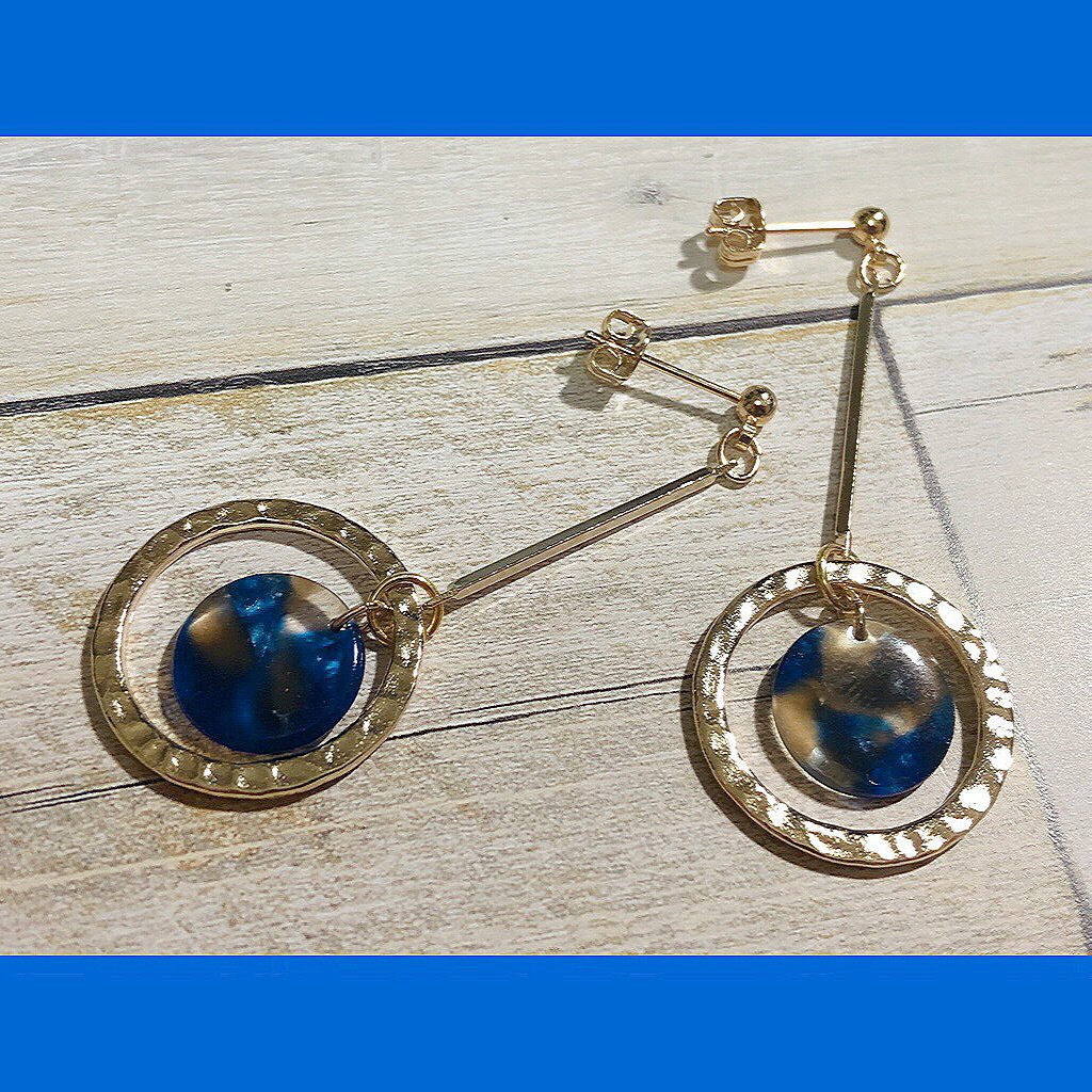 青とリングのピアス