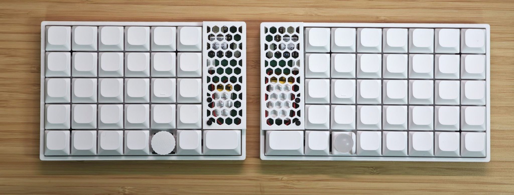 Rafina65 トラックボール搭載左右分割型キーボード(ほぼ完成品)