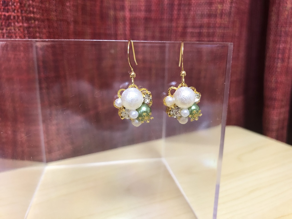 雪降るピアス　グリーン