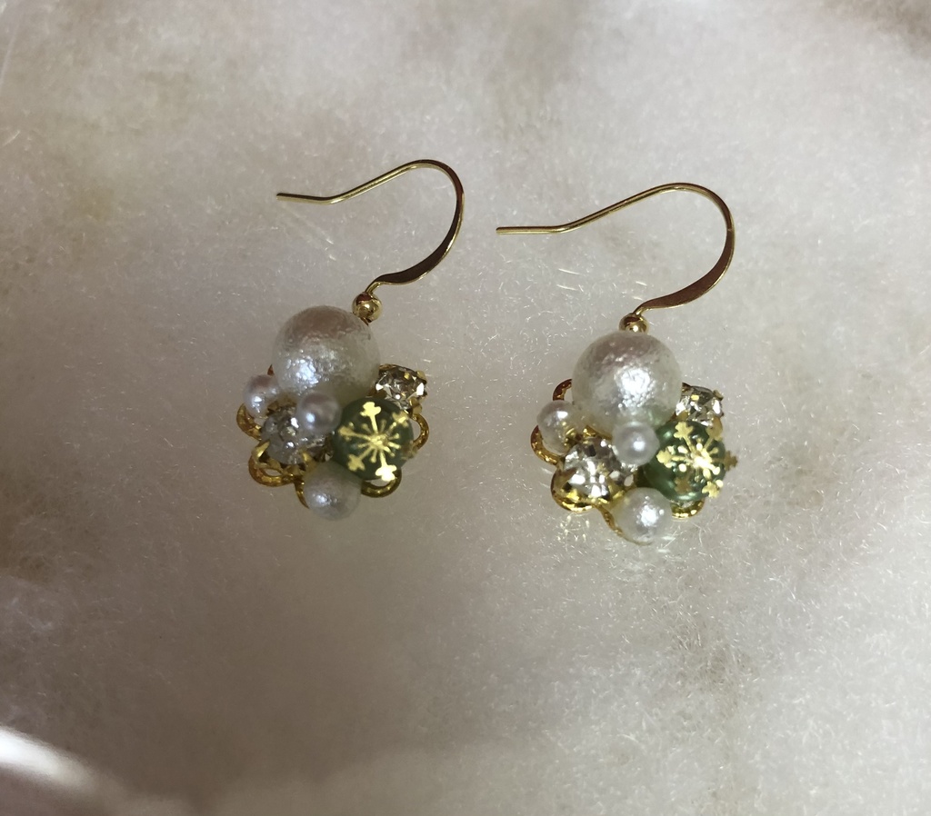 雪降るピアス グリーン