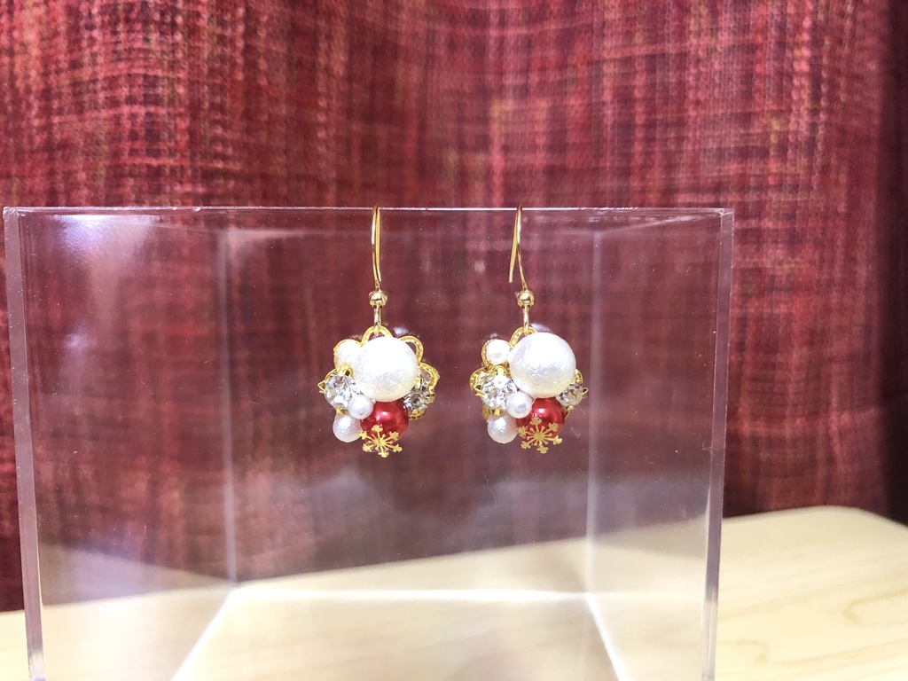 雪降るピアス レッド