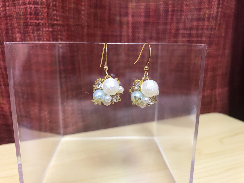 雪降るピアス　ブルー