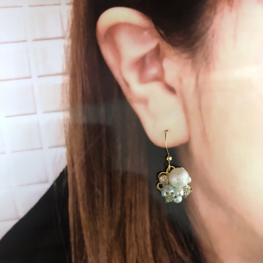 雪降るピアス ブルー