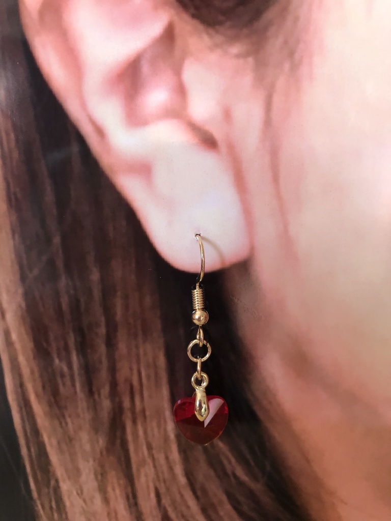 ハートピアス樹脂製キャッチ付き レッド