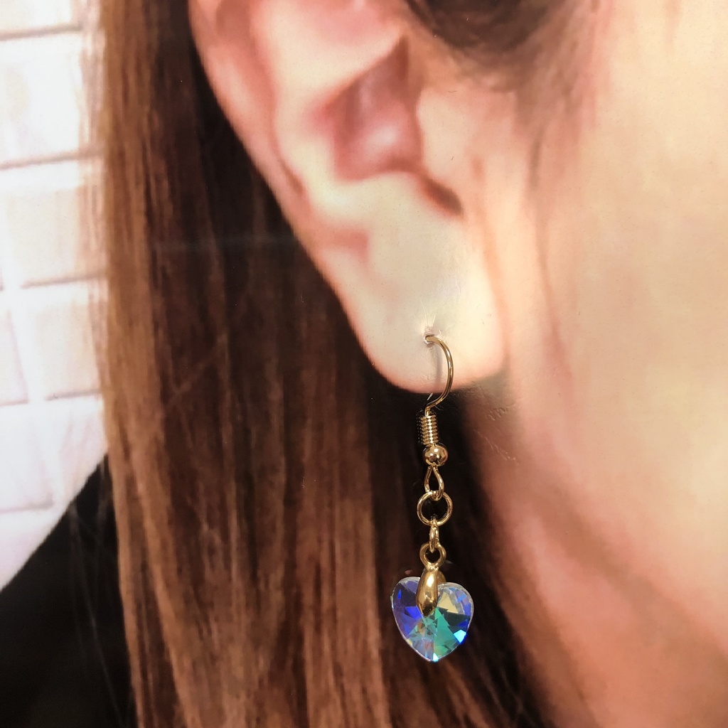 ハートピアス樹脂製キャッチ付き オーロラ