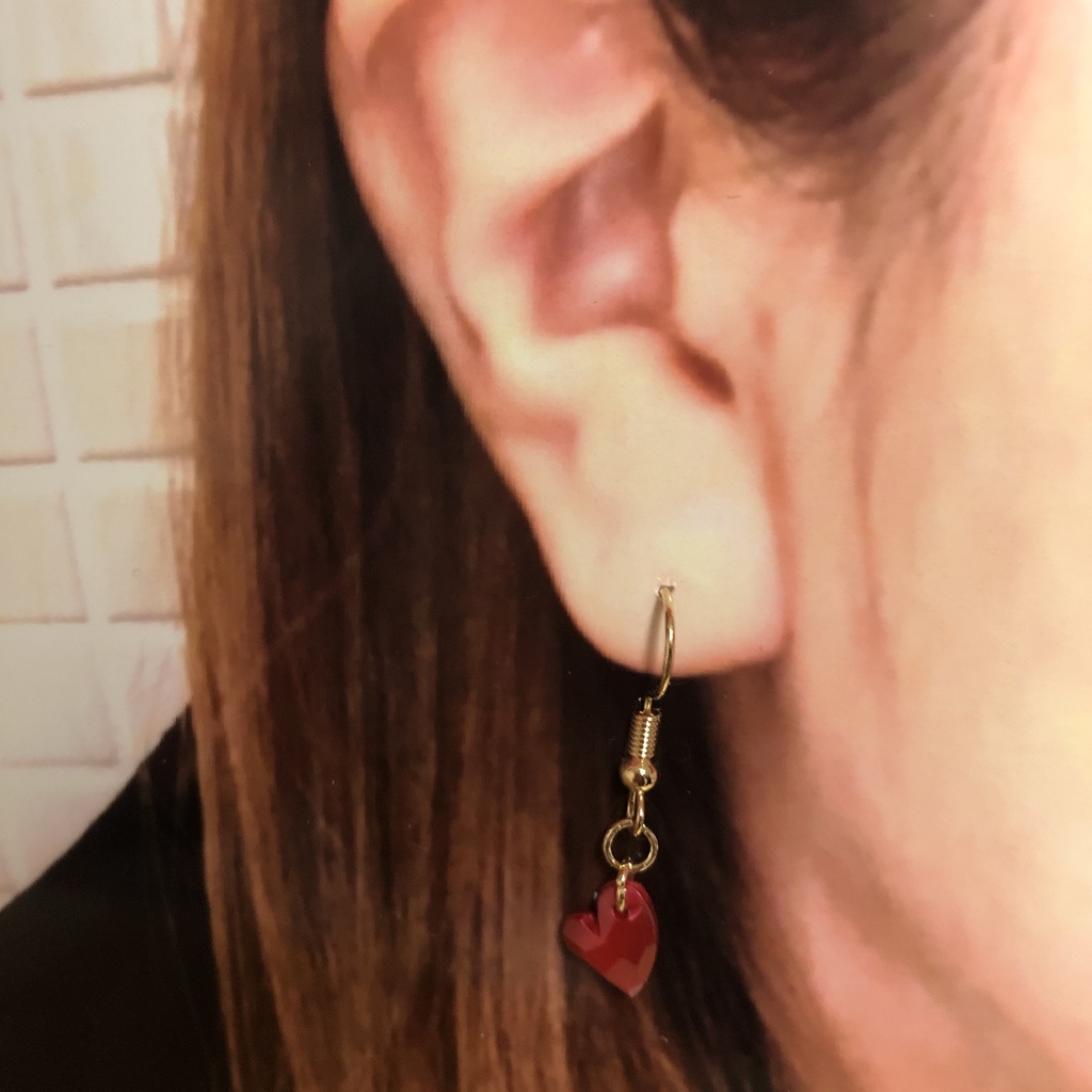 ハートビーズピアス樹脂キャッチ付き マゼンタレッド