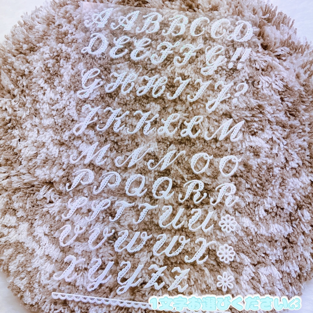 𝟜𝟚*リボン尽くしのモノトーンなカプセル付きトレカデコケース