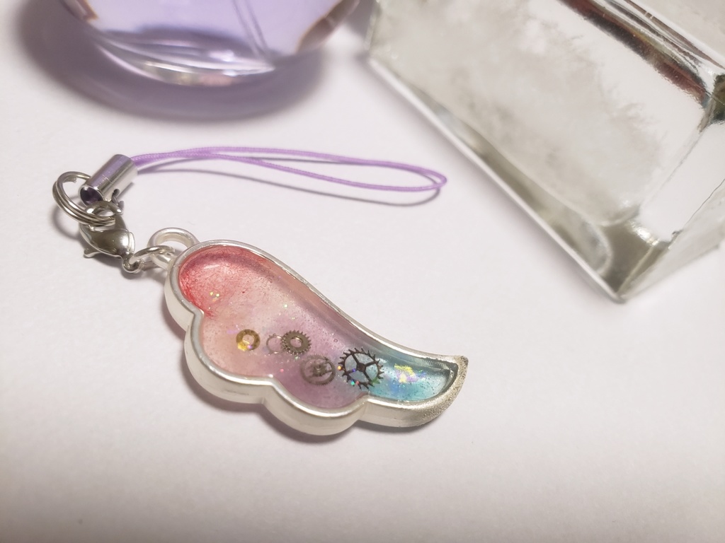 夜病色の羽キーストラップ 歯車ver.