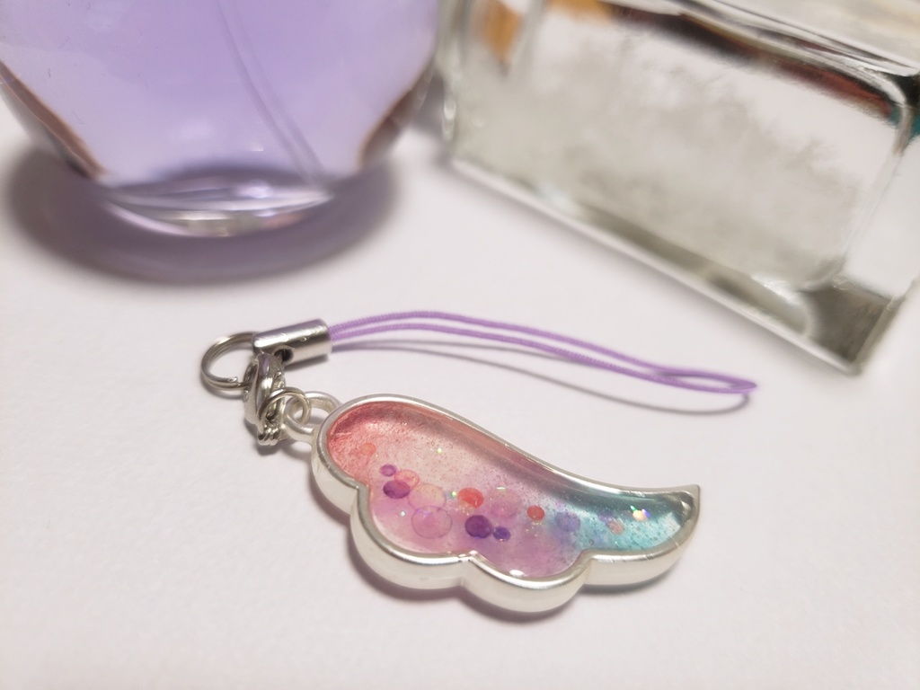 夜病色の羽キーストラップ 色付きホログラムver.