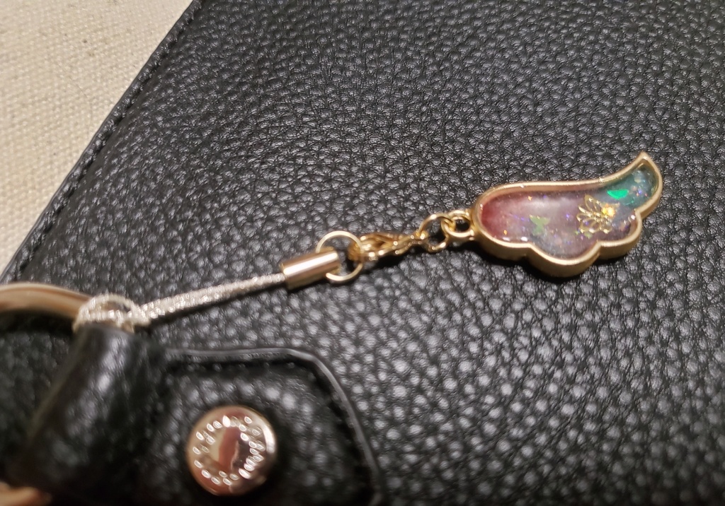 夜病色の羽キーストラップ 金蝶々ホロver.