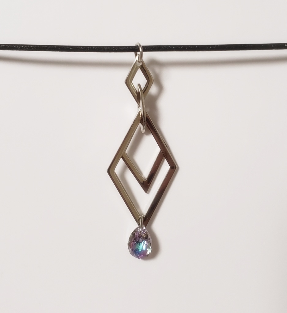 ヴィトラルライト革ひもネックレス