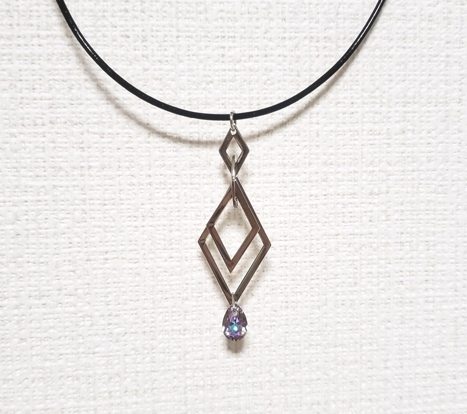 ヴィトラルライト革ひもネックレス