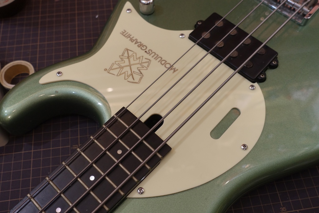 MODULUS FB4 フィンガーレスト付きピックガード(アクリル製)