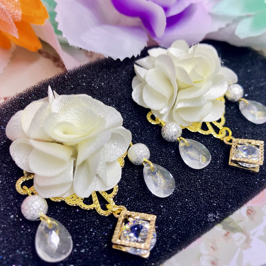 シャンデリア風フラワーピアス