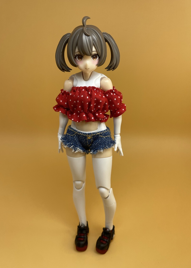 水玉のパフスリーブオフショルダー