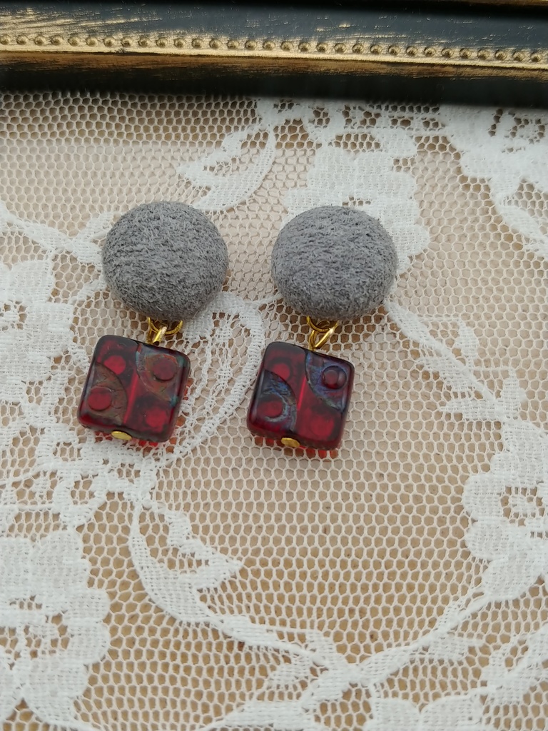 スエードカボション チェコビーズ ピアス/ノンホールピアス