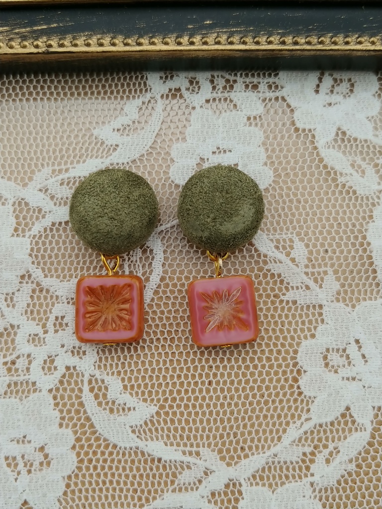 スエードカボション チェコビーズ ピアス/ノンホールピアス