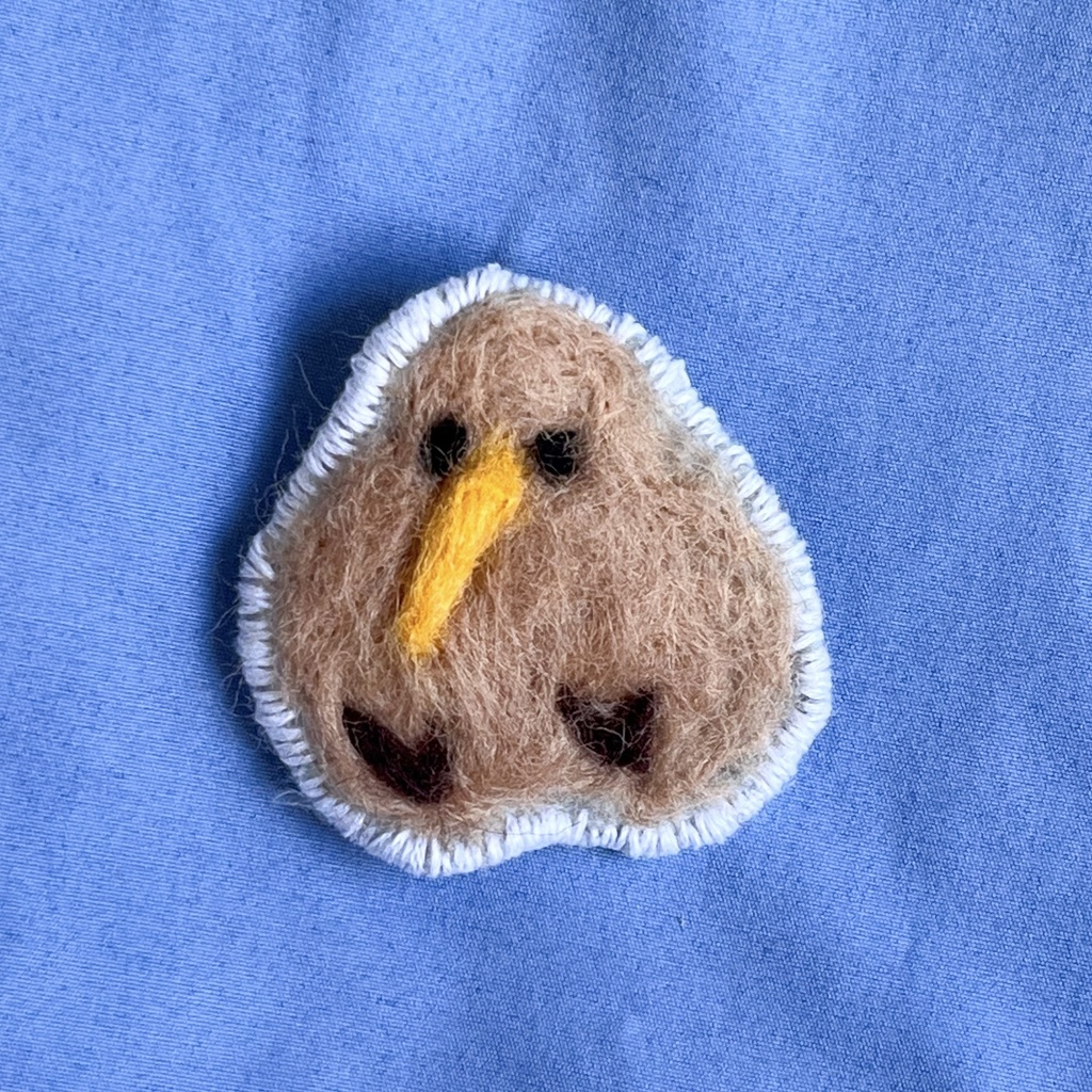 キーウィのブローチ＆ストラップ