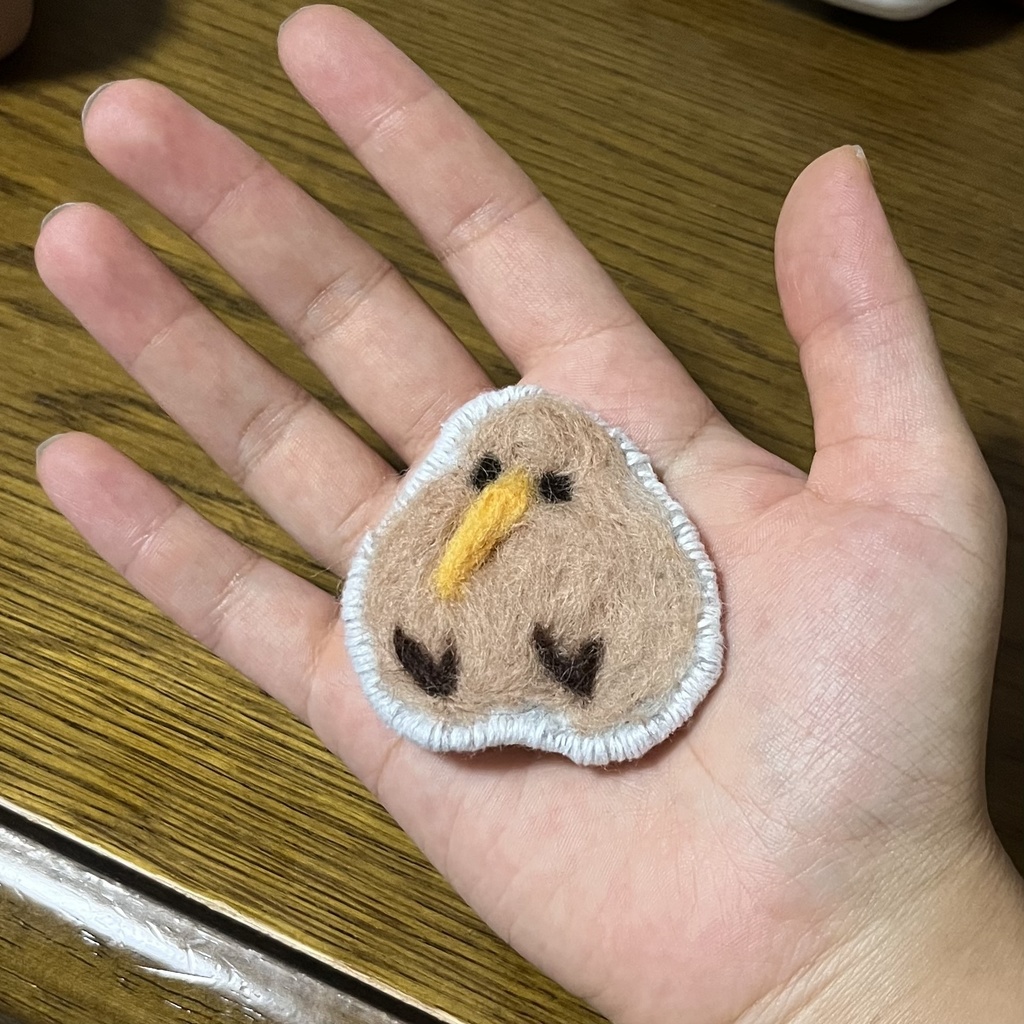 キーウィのブローチ&ストラップ
