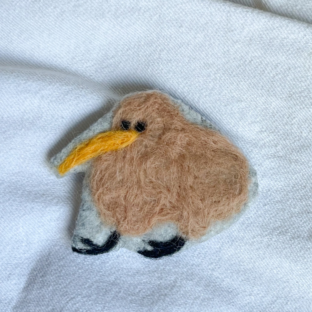 キーウィのブローチ&ストラップ