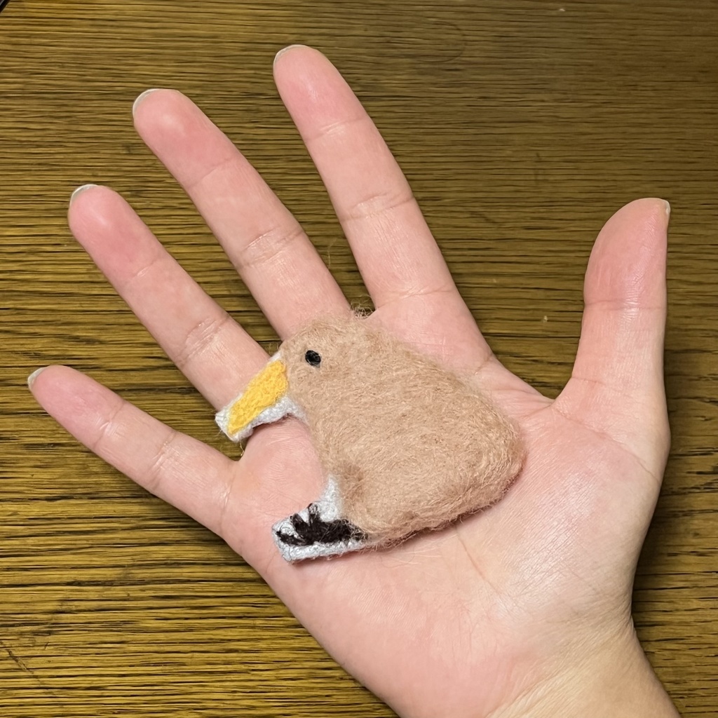 キーウィのブローチorマグネット