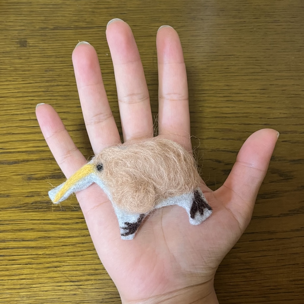 キーウィのブローチorマグネット(歩く)