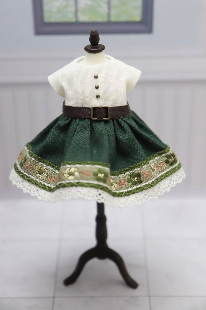 深緑とお花のガーリーチックなワンピース ベルト付き めっこり Booth