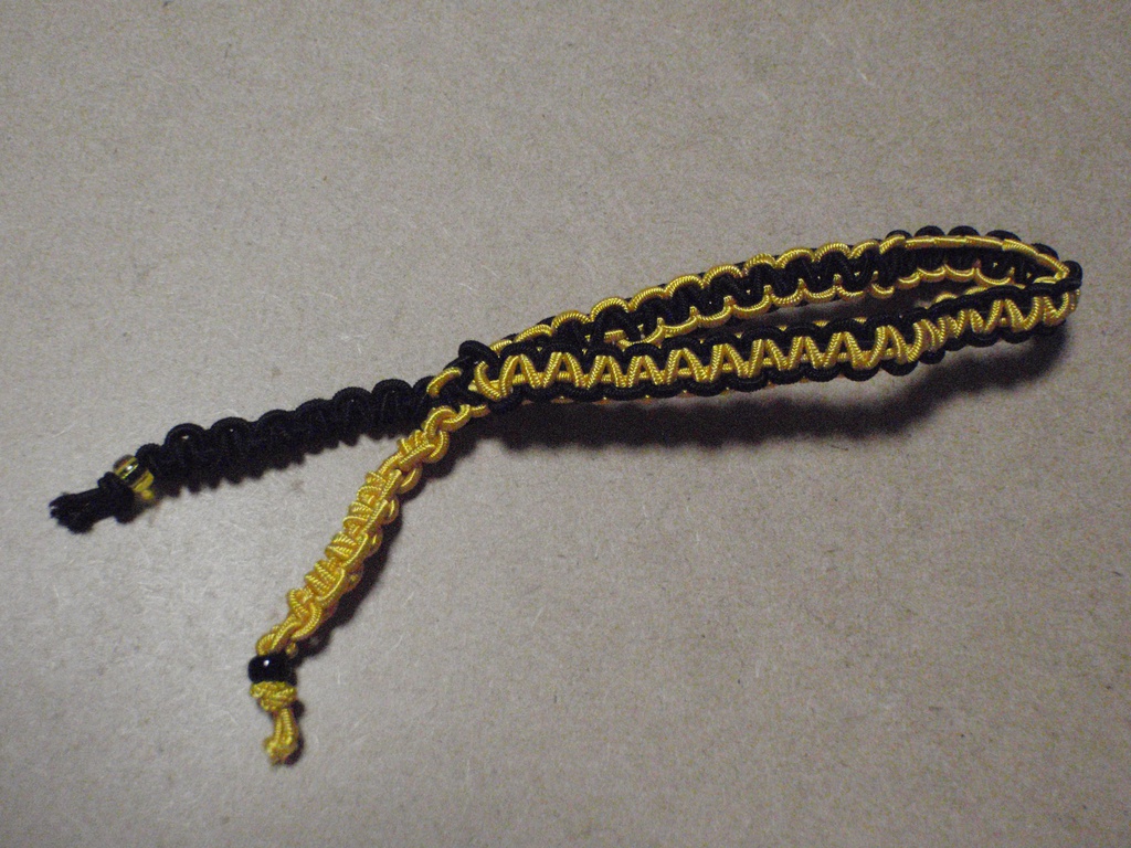 ブレスレットのようなヘアアクセサリー（黒×黄色）