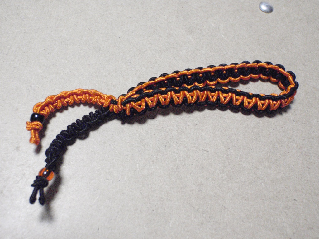 ブレスレットのようなヘアアクセサリー（黒×オレンジ）