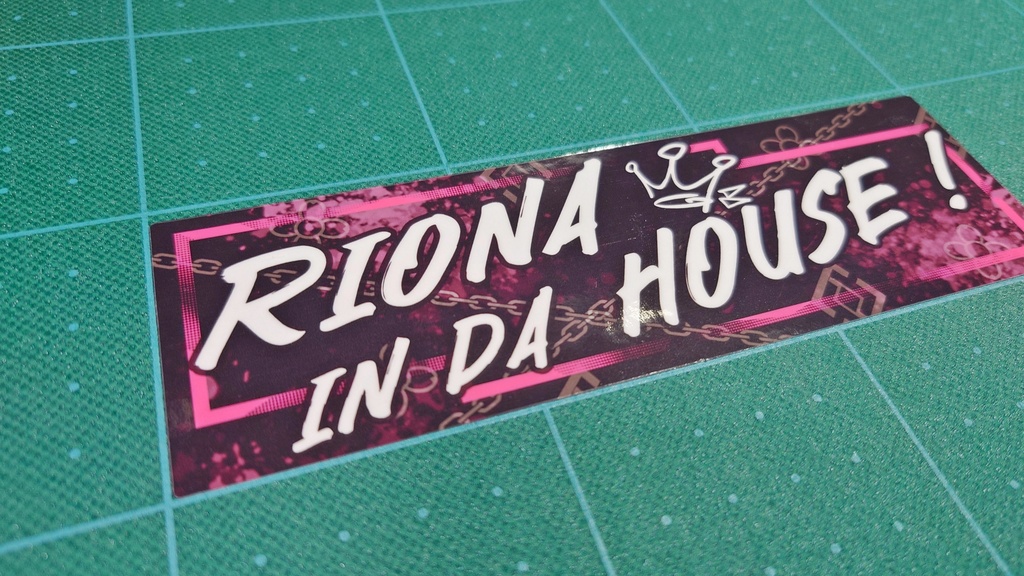 【非公式】RIONA IN DA HOUSE!箱ステッカー