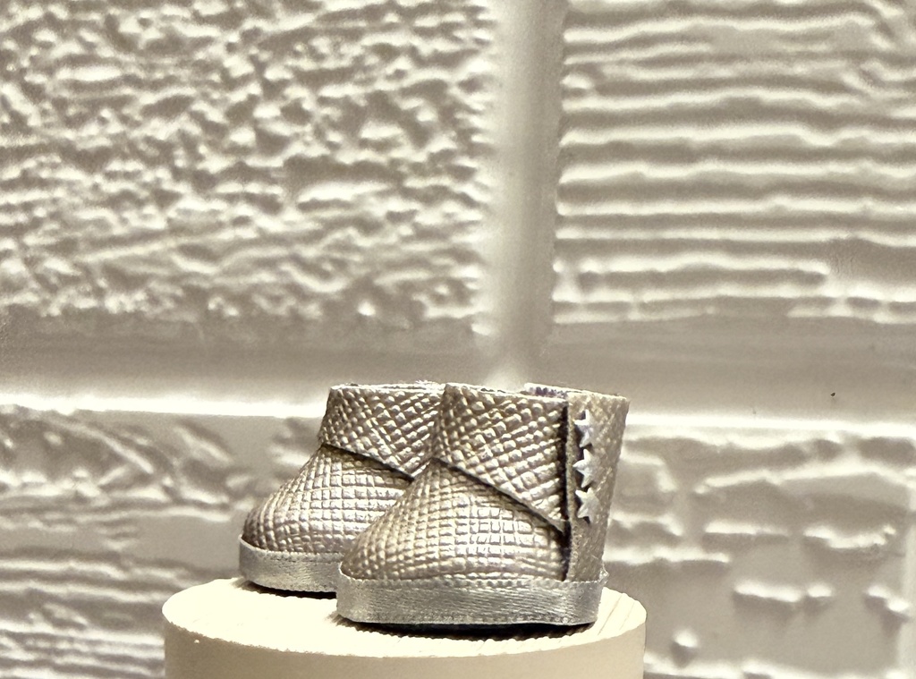 シルバーレザーブーツ