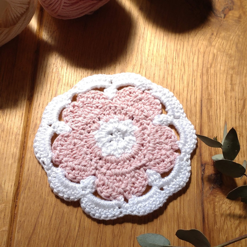 桜のコースター　ナチュラル コットン ラメ入り かぎ針編み ハンドメイド