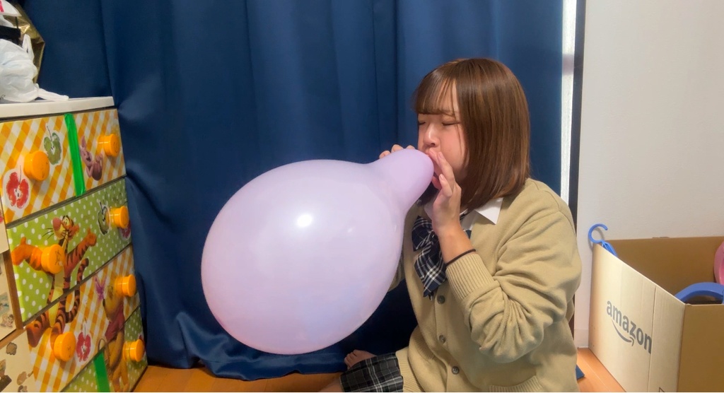制服でノーカット20分耐久風船膨らまし割り