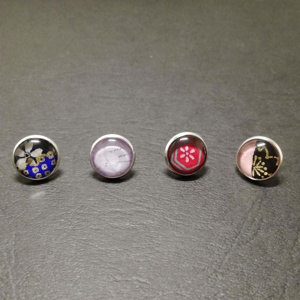 【送料込】和紙とガラスカボションのぷっくり片耳ピアス