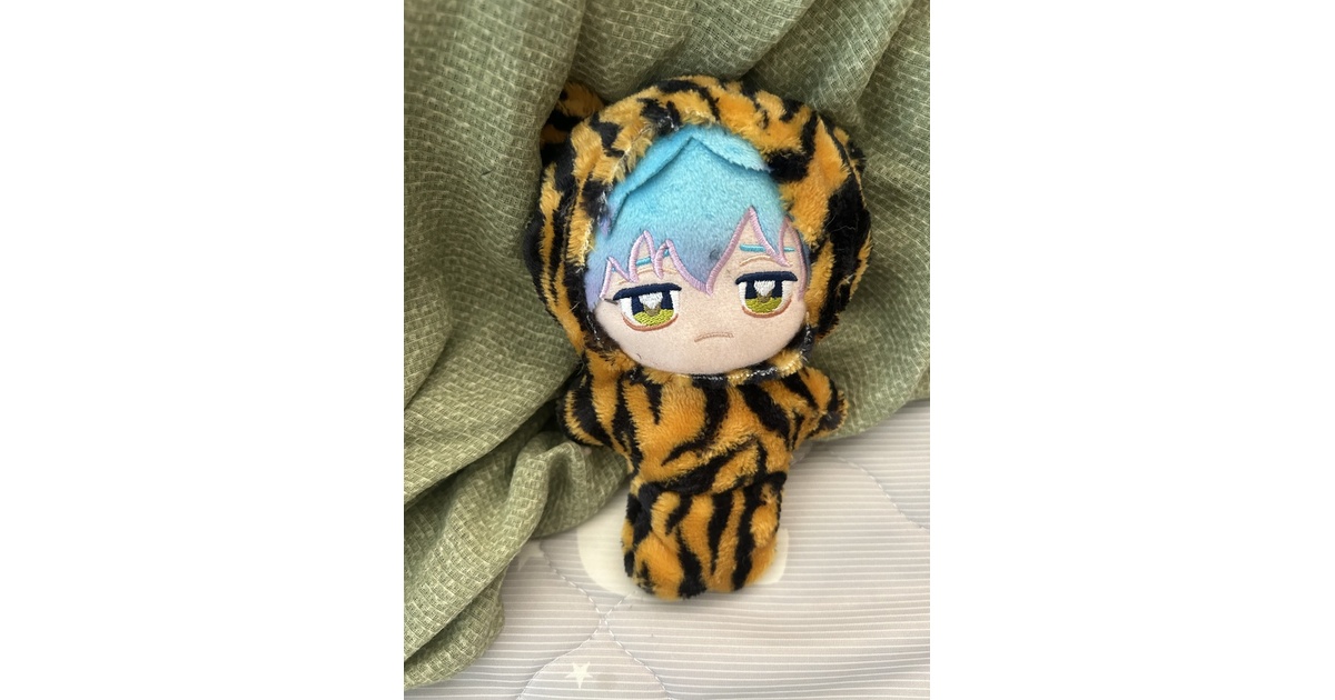 【Daisuke】ぬいぐるみ服 怪獣8号 寝そべり ぬいぐるみ 礼服Ver.｜プライズ・くじ・グッズ情報