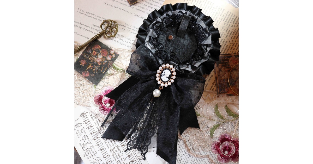 缶バッチロゼット 黒鍵のエチュード - 星屑ステッチ - BOOTH