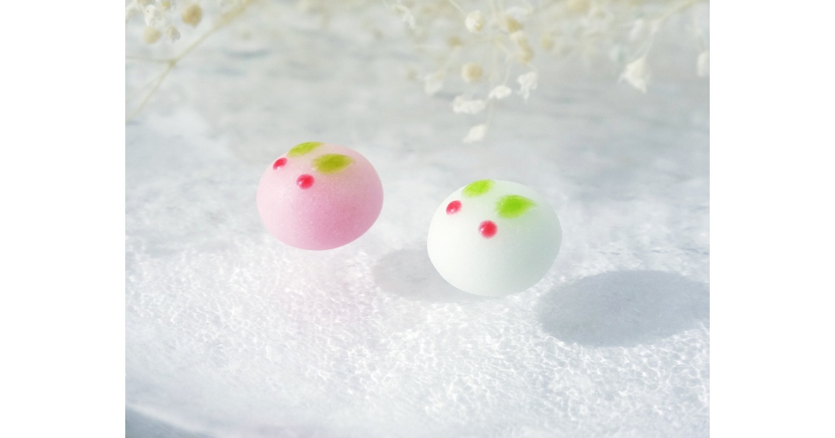 雪うさぎ饅頭　ピンク　うさぎ　フェイクスイーツ　樹脂粘土　和菓子　チャーム 4335e0be-786c-43a6-bdcb-