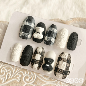 現品】ネイルチップ ミディアムアーモンド 地雷系 ゴシック 病みカワ