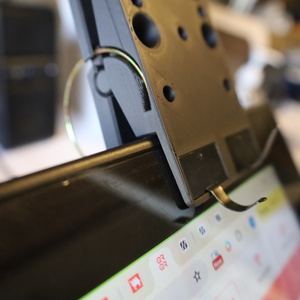 新発売！Cintiq Pro 24用 傾斜角可変スタンド 最大75度 キーボード下