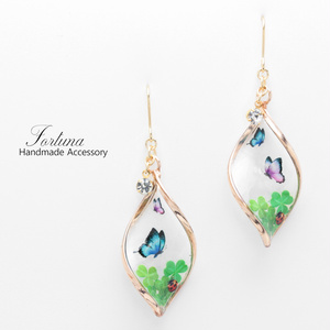 クローバーと蝶(790) ピアス/イヤリング/ノンホールピアス/樹脂ピアス