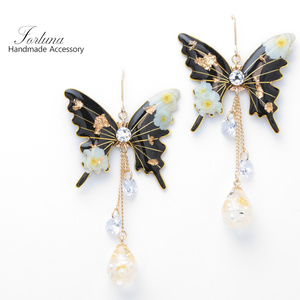 胡蝶~White Camellia~(c14) ピアス/イヤリング/ノンホールピアス/樹脂ピアス