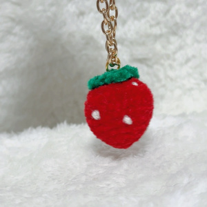 새빨간 완숙 딸기 열쇠 고리 3.5cm