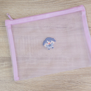 小糸の刺繍メッシュポーチ